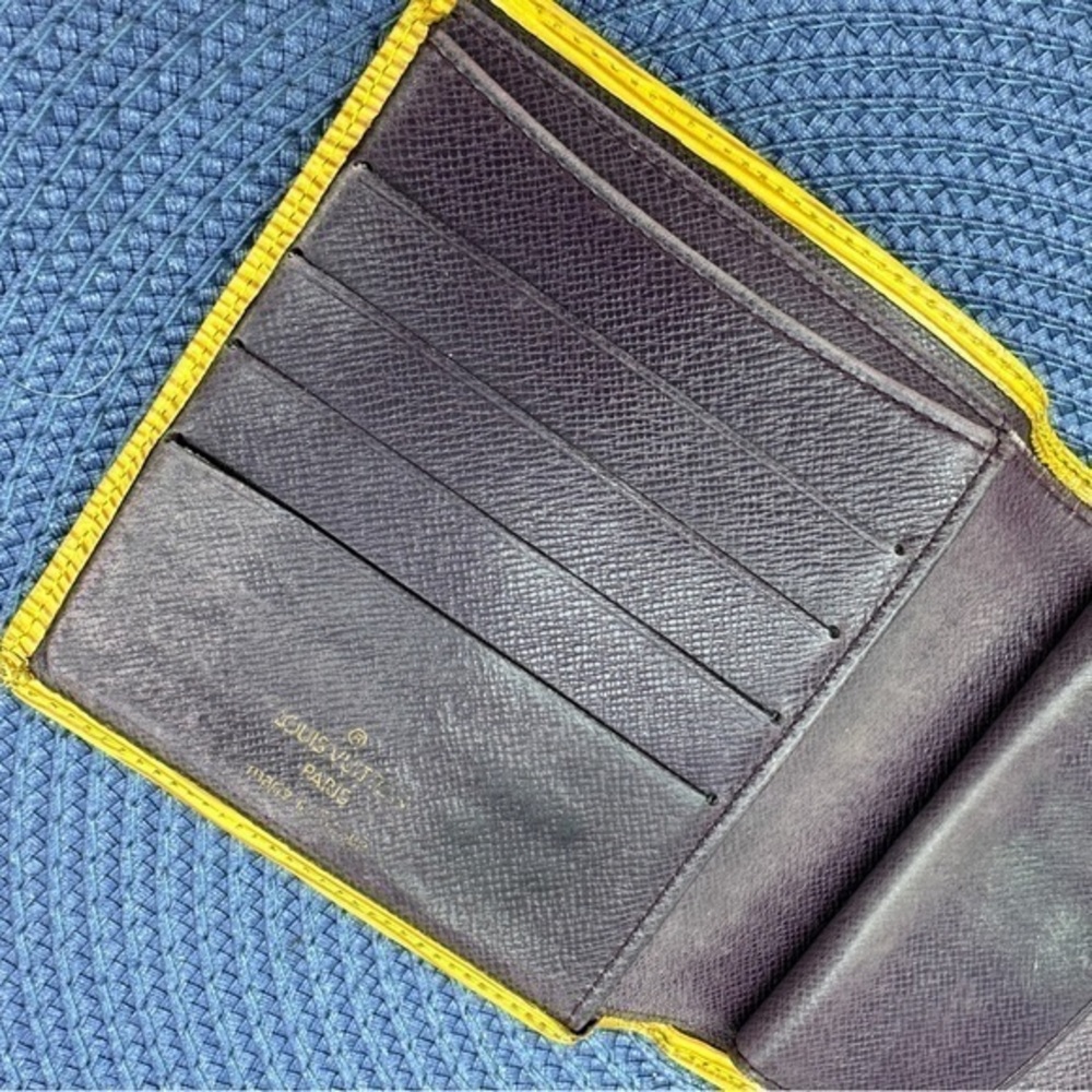 AUTHENTIC Louis Vuitton Epi Leather Bifold Wallet.Preowned.Tassel yellow. - Picture 3 of 16